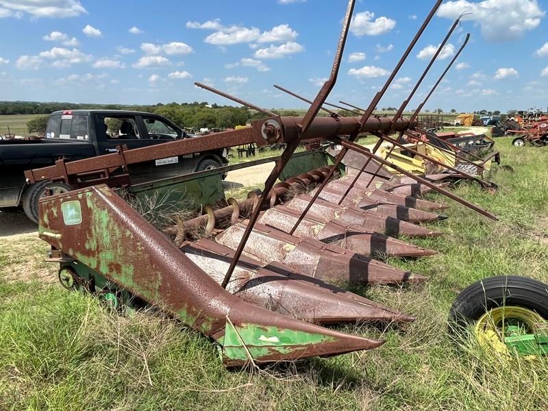 John Deere 644 Corn Header