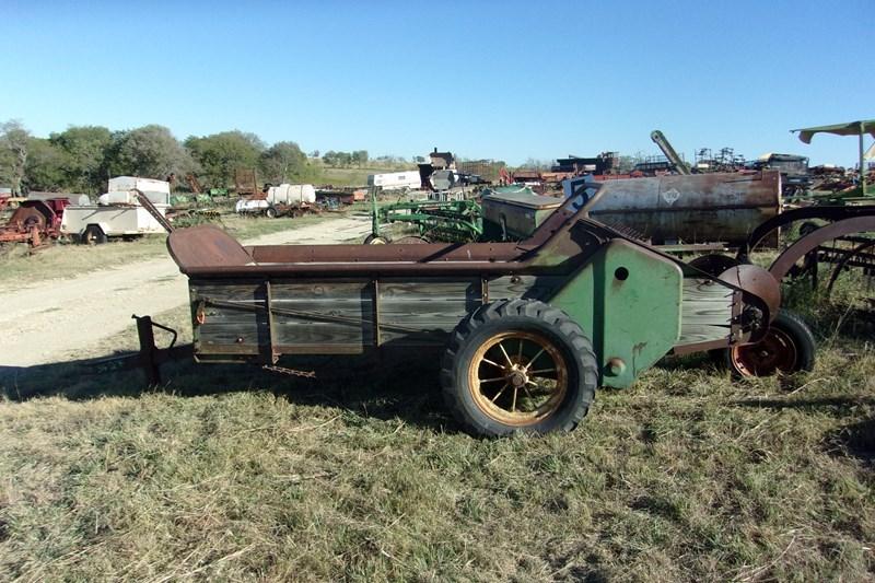 John Deere 1551 Manure Spreader