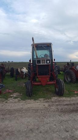 International 1586 Salvage Tractor