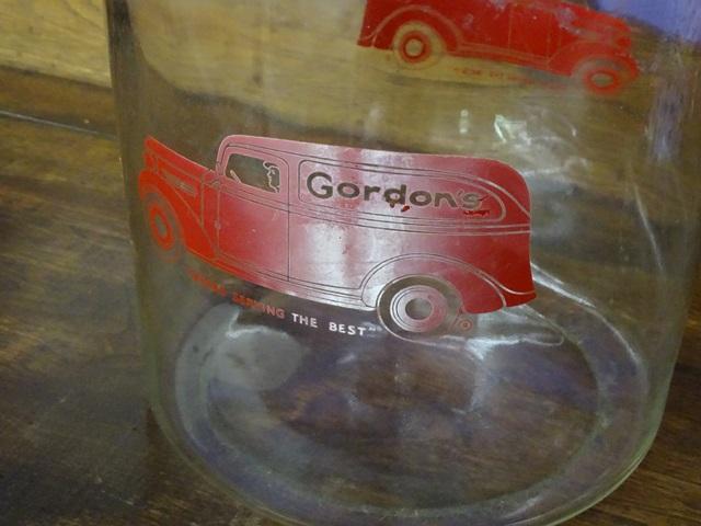 Vintage Gordon's Cookie jar small chip on rim