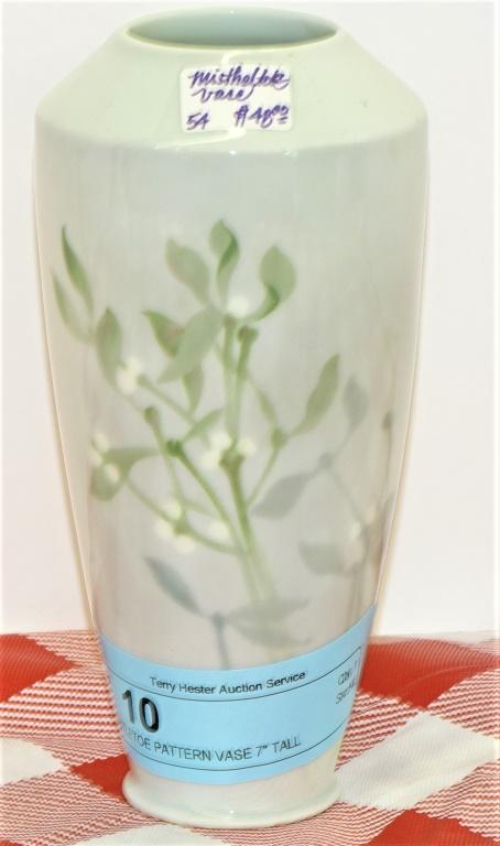 MISTLETOE PATTERN VASE 7" TALL