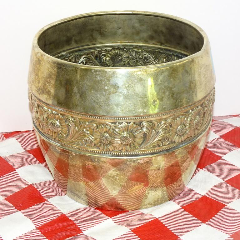 DAISEY CACHE SILVERPLATE POT 7" HIGH