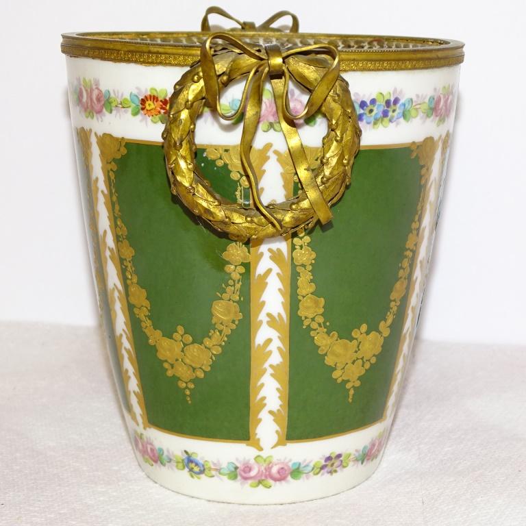 BEAUTIFUL SERVES GOLD GUILDED ICE BUCKET 5.5"