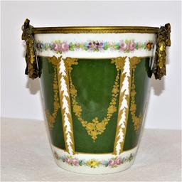 BEAUTIFUL SERVES GOLD GUILDED ICE BUCKET 5.5"