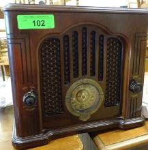 GE CLASSIC RADIO/CASSETTE PLAYER IN WOOD CASE