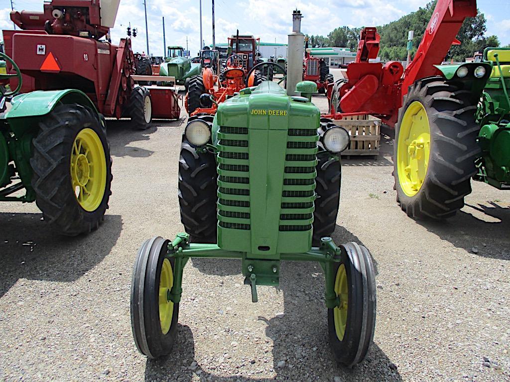 1080- JOHN DEERE M TRACTOR