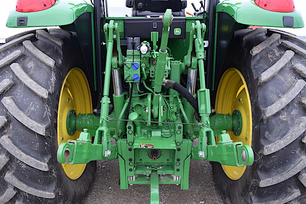 3015 - JOHN DEERE 6110 M TRACTOR