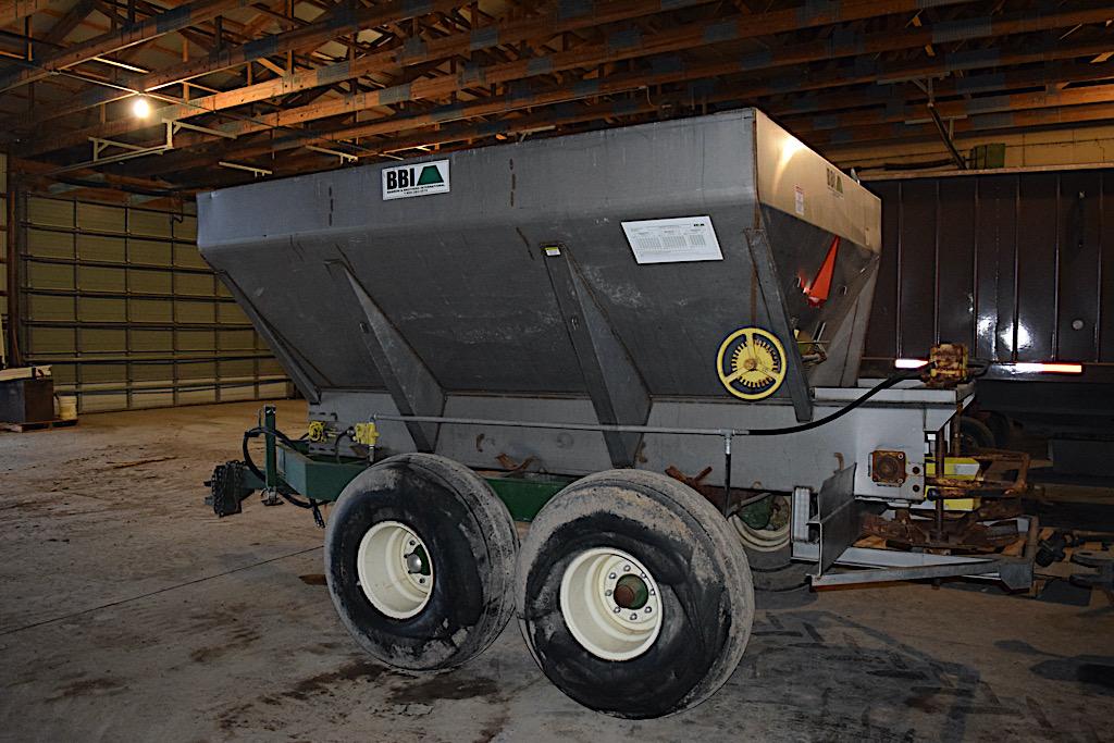 3023 - BBI PULL TYPE LIME SPREADER