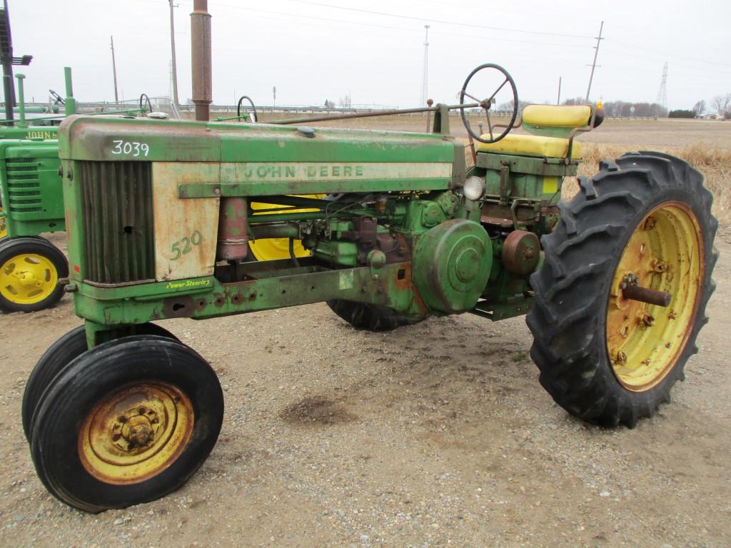 3039-JD 520 TRACTOR