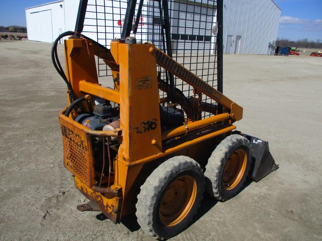 4392- CASE 1816 SKID STEER