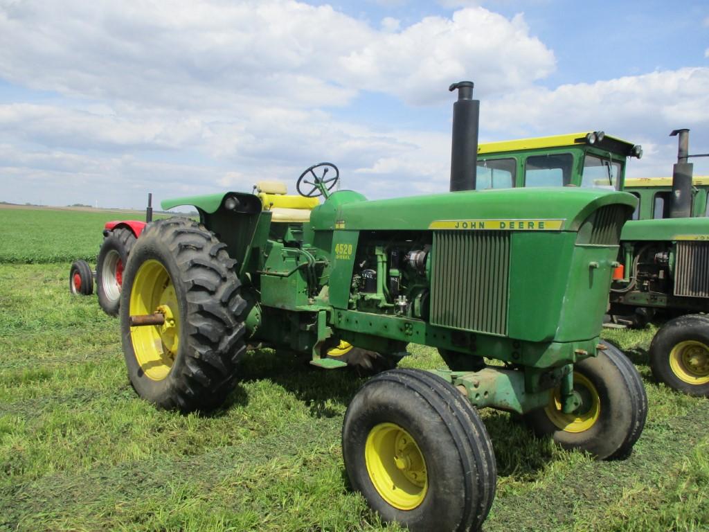 98761 - JOHN DEERE 4520