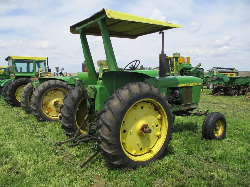 98776 - JOHN DEERE 2520