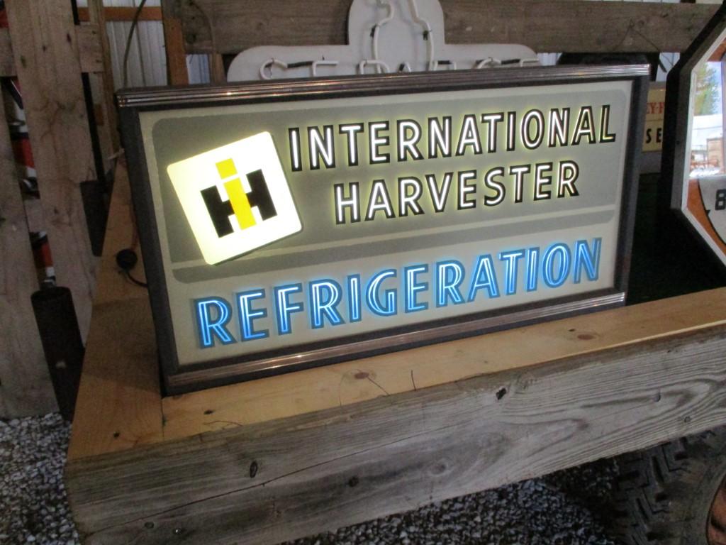 86269-IH REFRIGERATORS GLASS SIGN