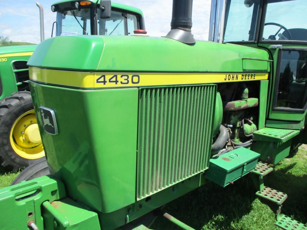 9451- JOHN DEERE 4430