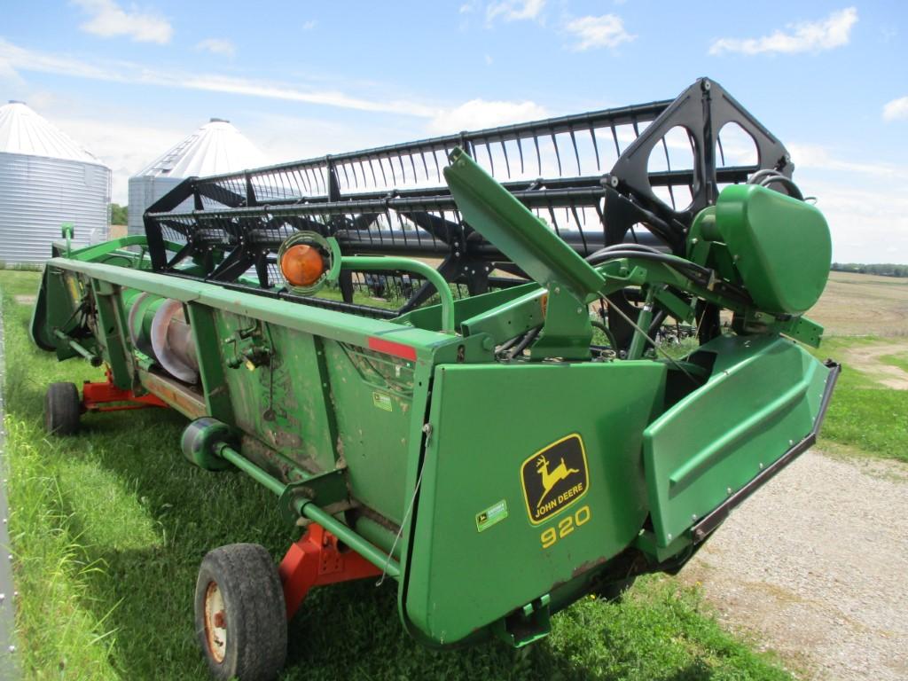 9460- JOHN DEERE 920 GRAIN PLATFORM, NICE