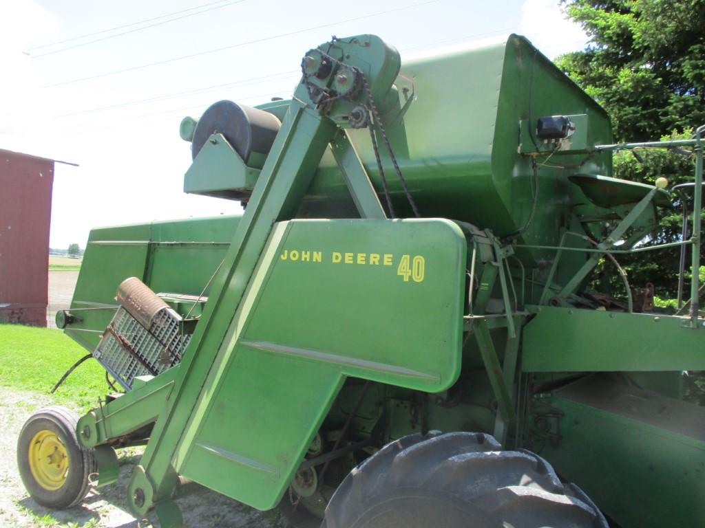 9465- JOHN DEERE 40 COMBINE