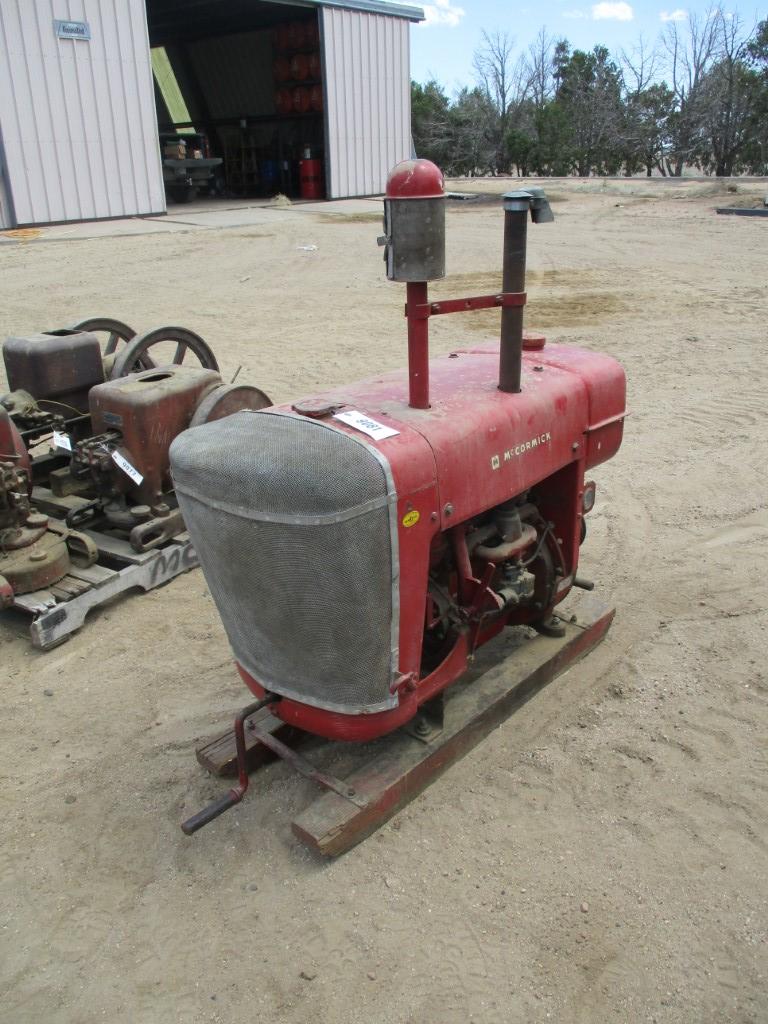 9081- IH- MCCORMICK 4 CYLINDER POWER UNIT