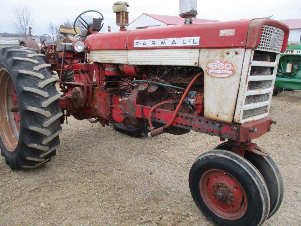 4453-IH 560 TRACTOR