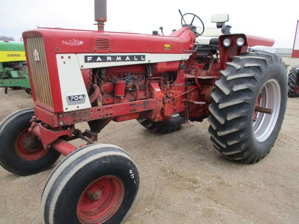 94626-IH 706 TRACTOR