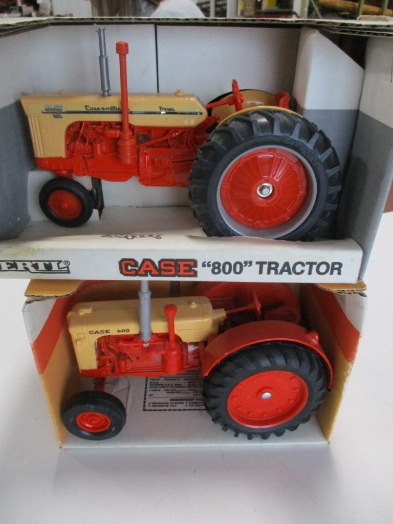 4637-CASE 600, CASE 800, BOTH NIB, 1/16TH SCALE