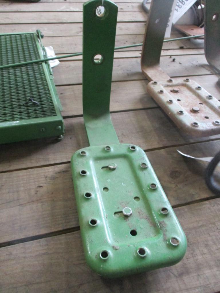 2832-ORIGINAL JD TRACTOR STEP