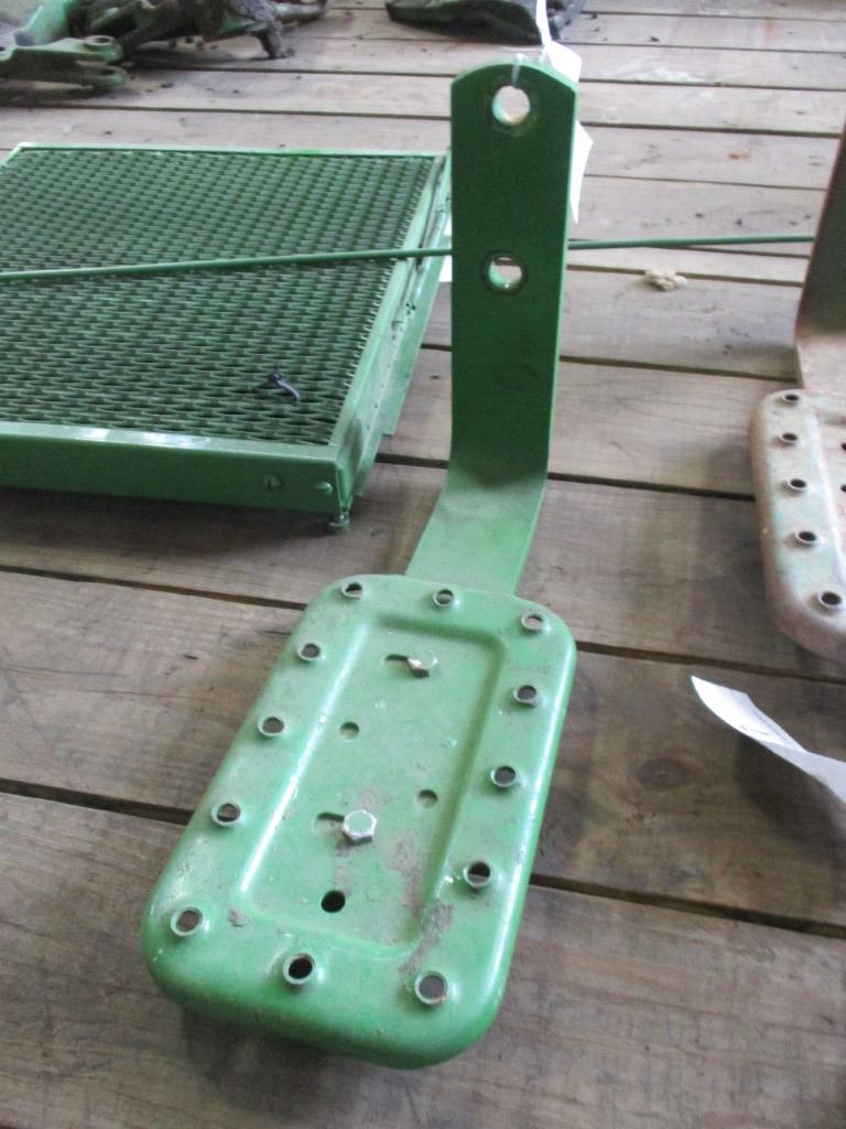 2832-ORIGINAL JD TRACTOR STEP