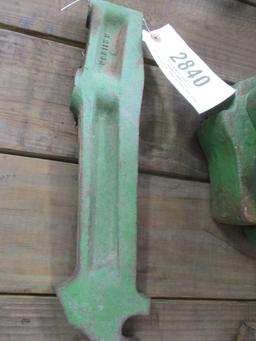 2840-JD CYLINDER HANGER, CASTING #R21126R