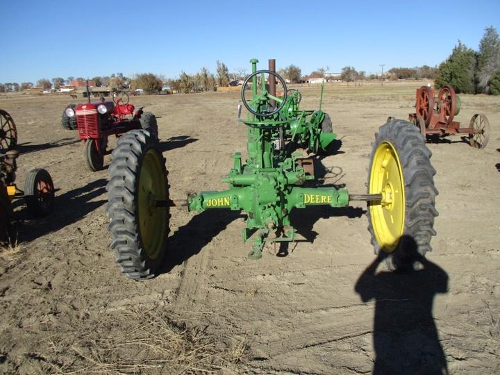 91312-JOHN DEERE BN UNSTYLED WITH 108" AXLES