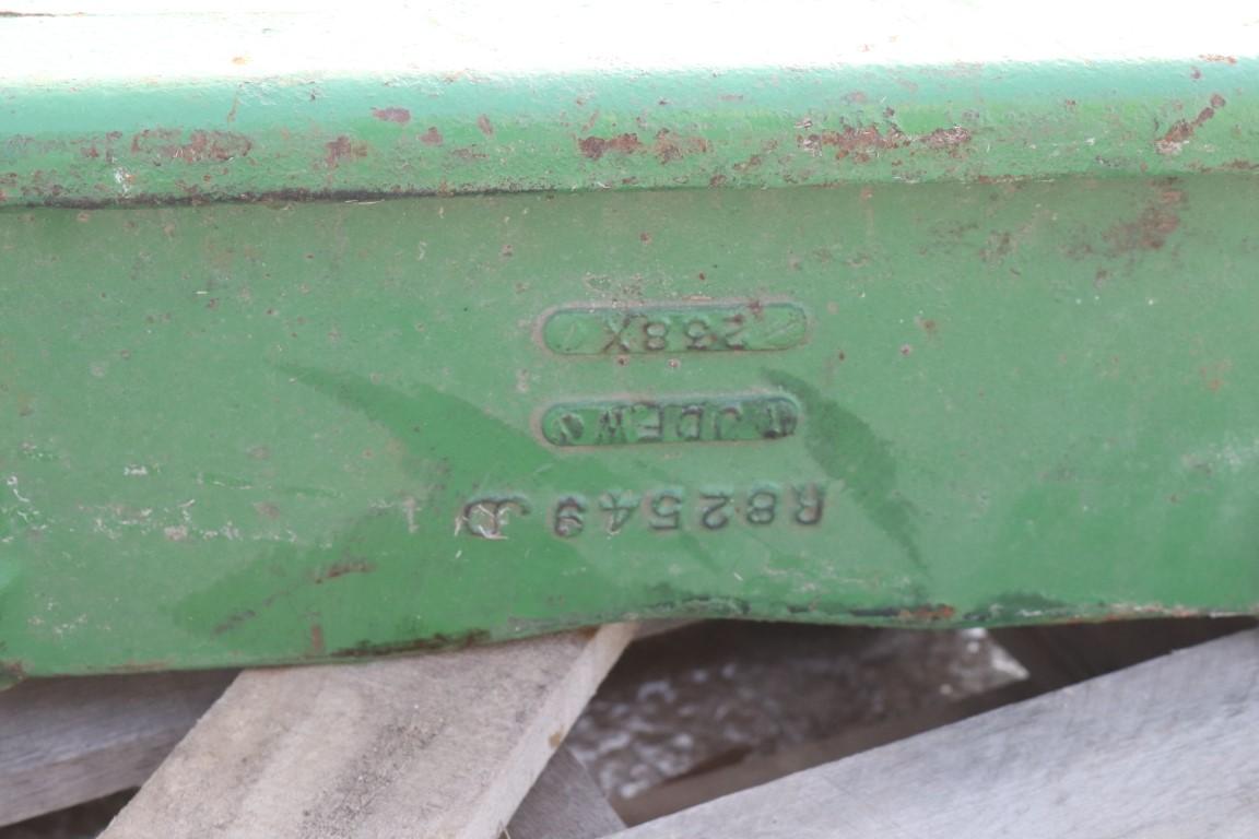 10893- JOHN DEERE WEIGHT BRACKET