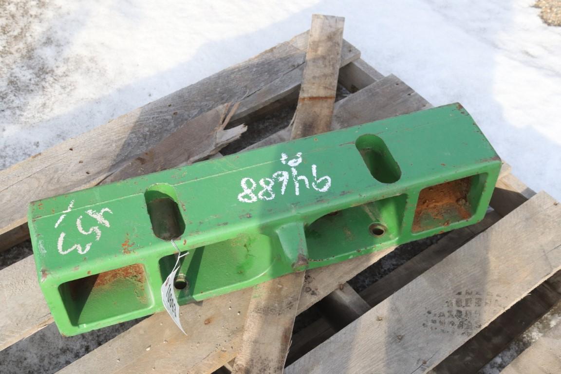 10893- JOHN DEERE WEIGHT BRACKET