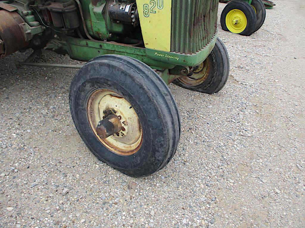 11675-JD 820 TRACTOR