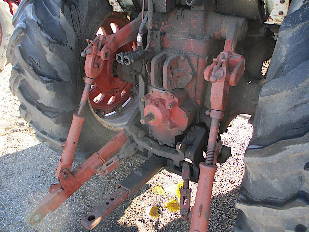 99520-IH 1456 TRACTOR