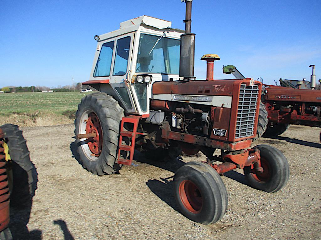 99520-IH 1456 TRACTOR