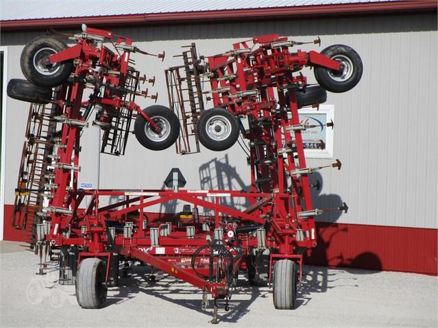 10919- WIL-RICH QX2 FIELD CULTIVATOR 47'