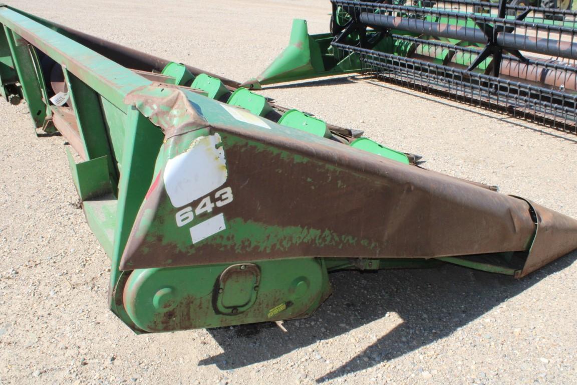 27597-JOHN DEERE 643 CORN HEAD