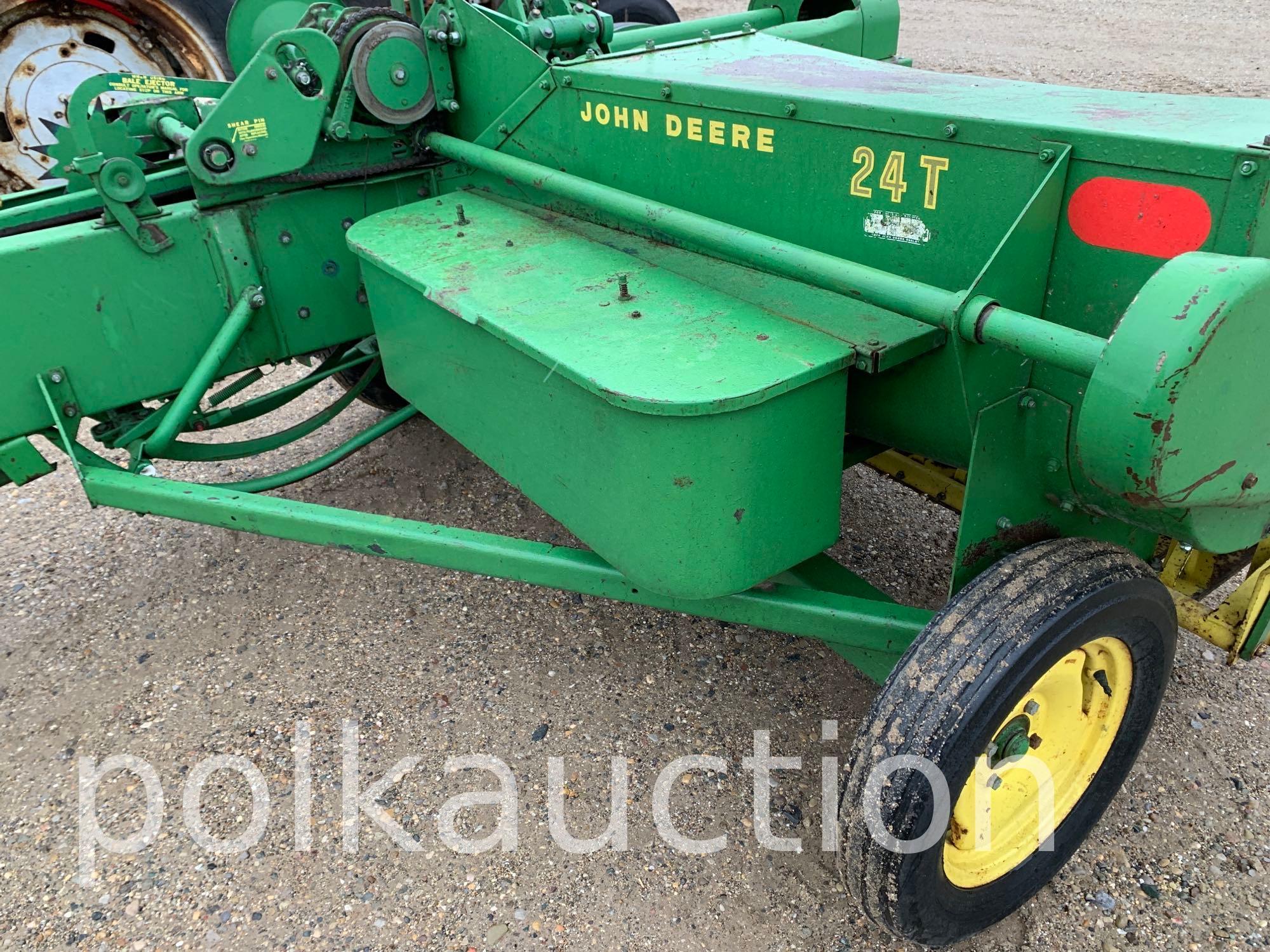 JD 24T Baler