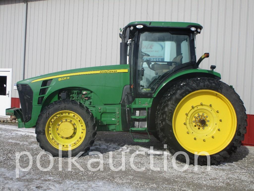 JD 8225 R Tractor