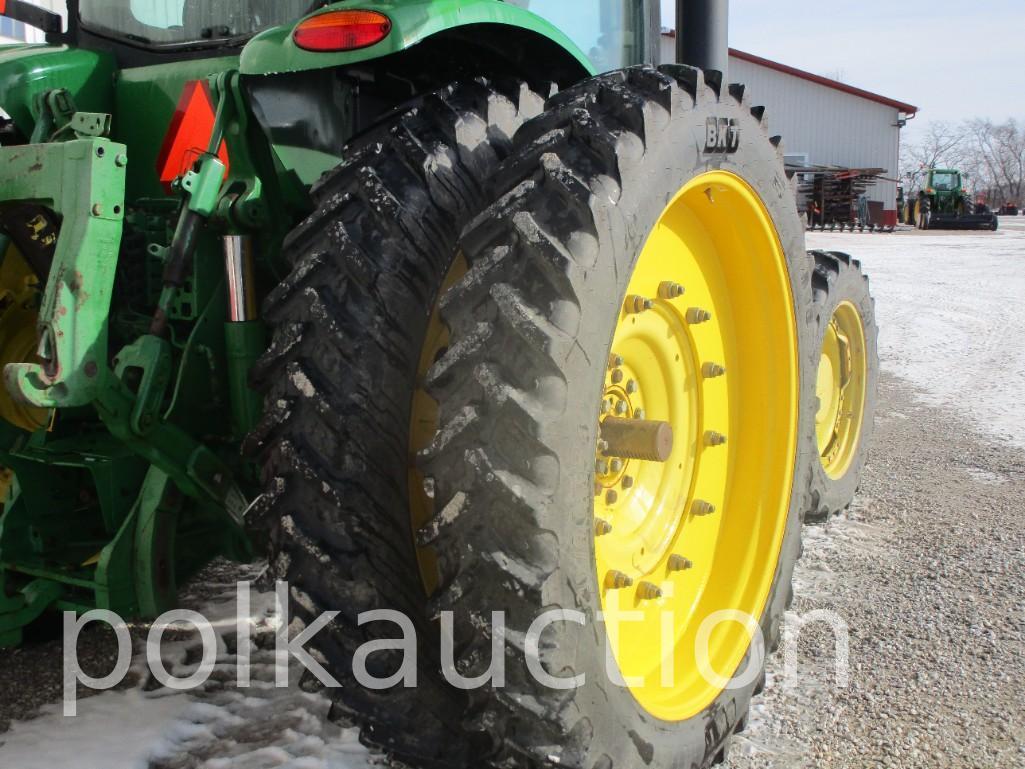 JD 8225 R Tractor