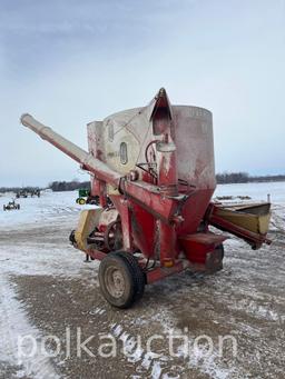 Farmhand 325 Grinder/Mixer with Bale Grinder