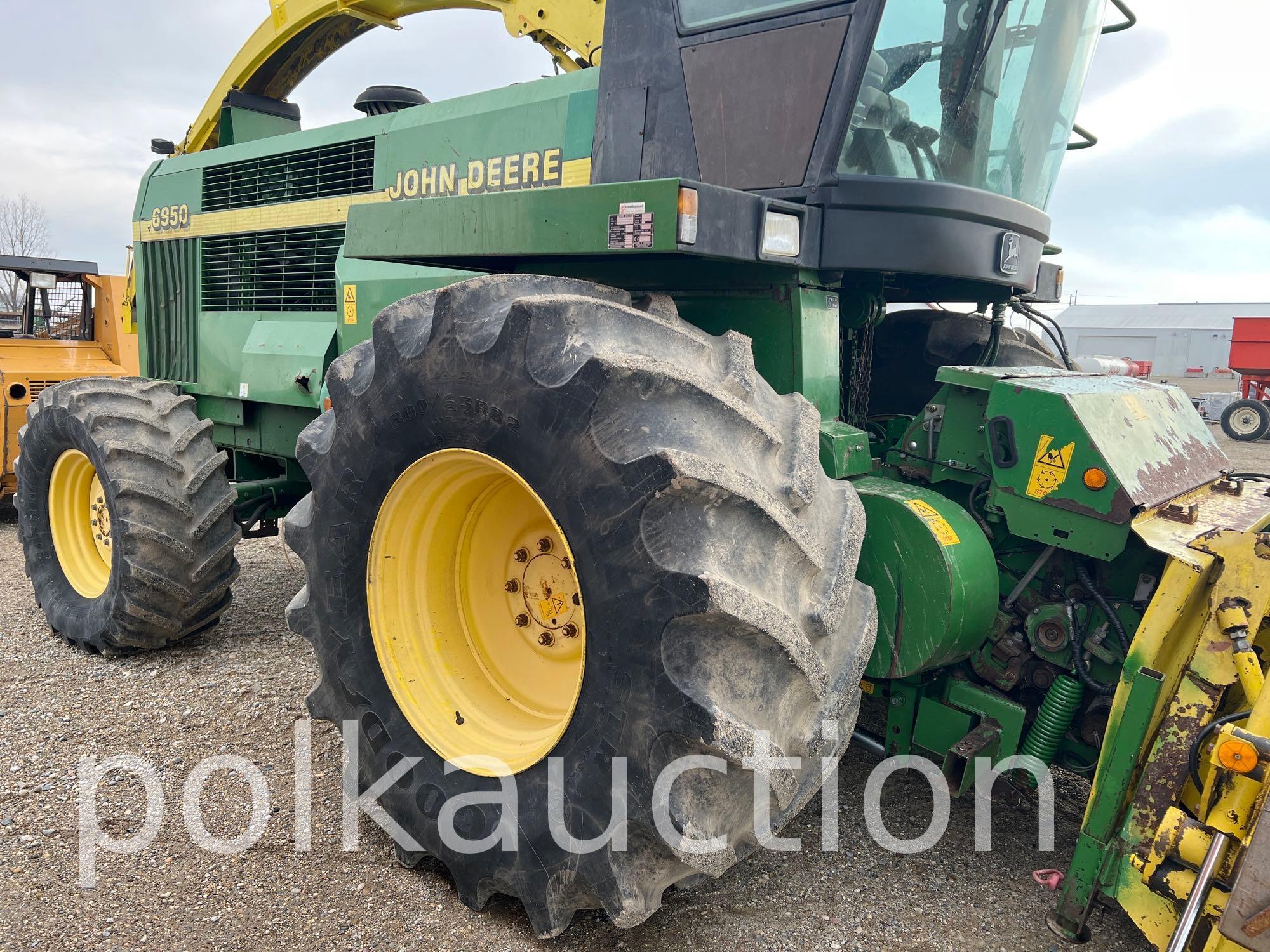 JD 6950 Forage Harvester (2002)