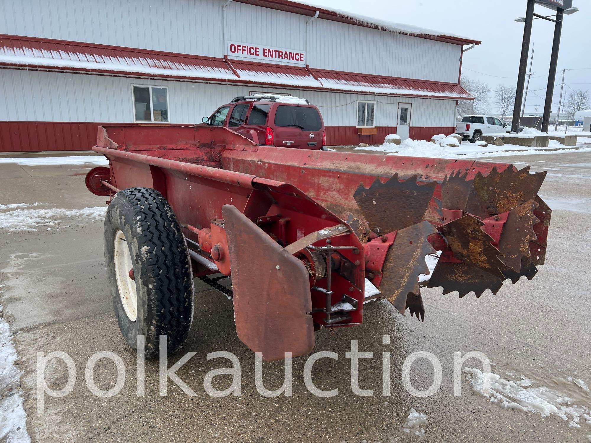 NH 328 Manure Spreader