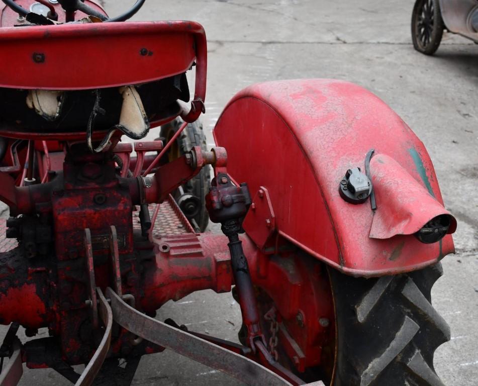 4811-(1960) PORSCHE JUNIOR TRACTOR