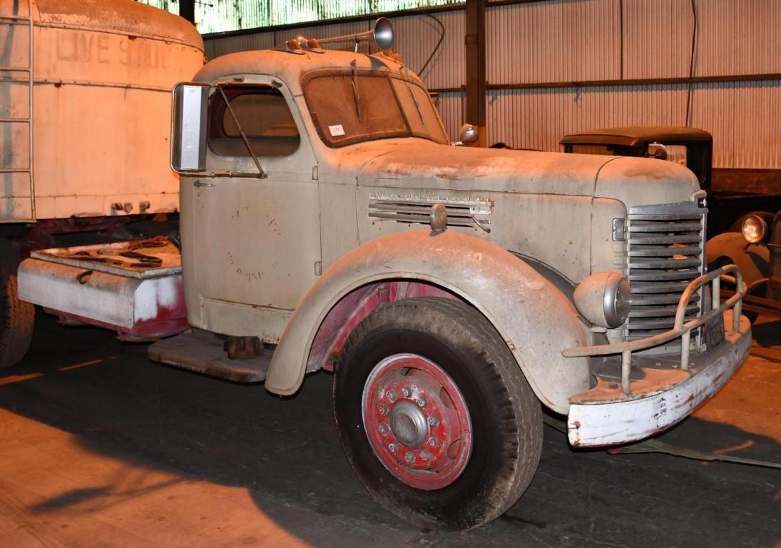 4623-(1949) INTERNATIONAL KB-8 TRUCK w/ 32' TRAILER