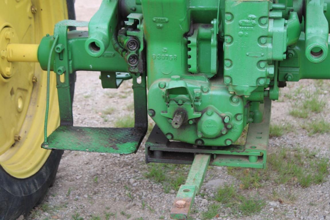 32052-JOHN DEERE 520