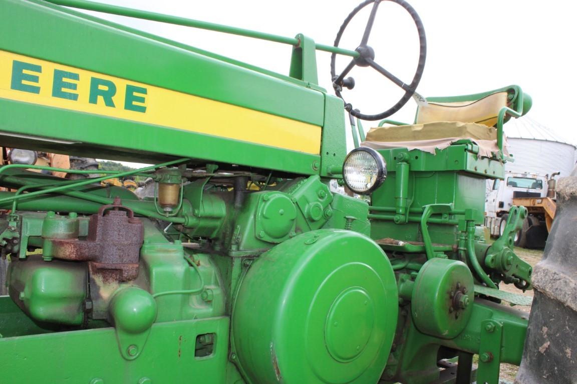 32052-JOHN DEERE 520