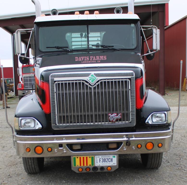 34133-(1998) INTERNATIONAL 9200 N14 SEMI TRUCK