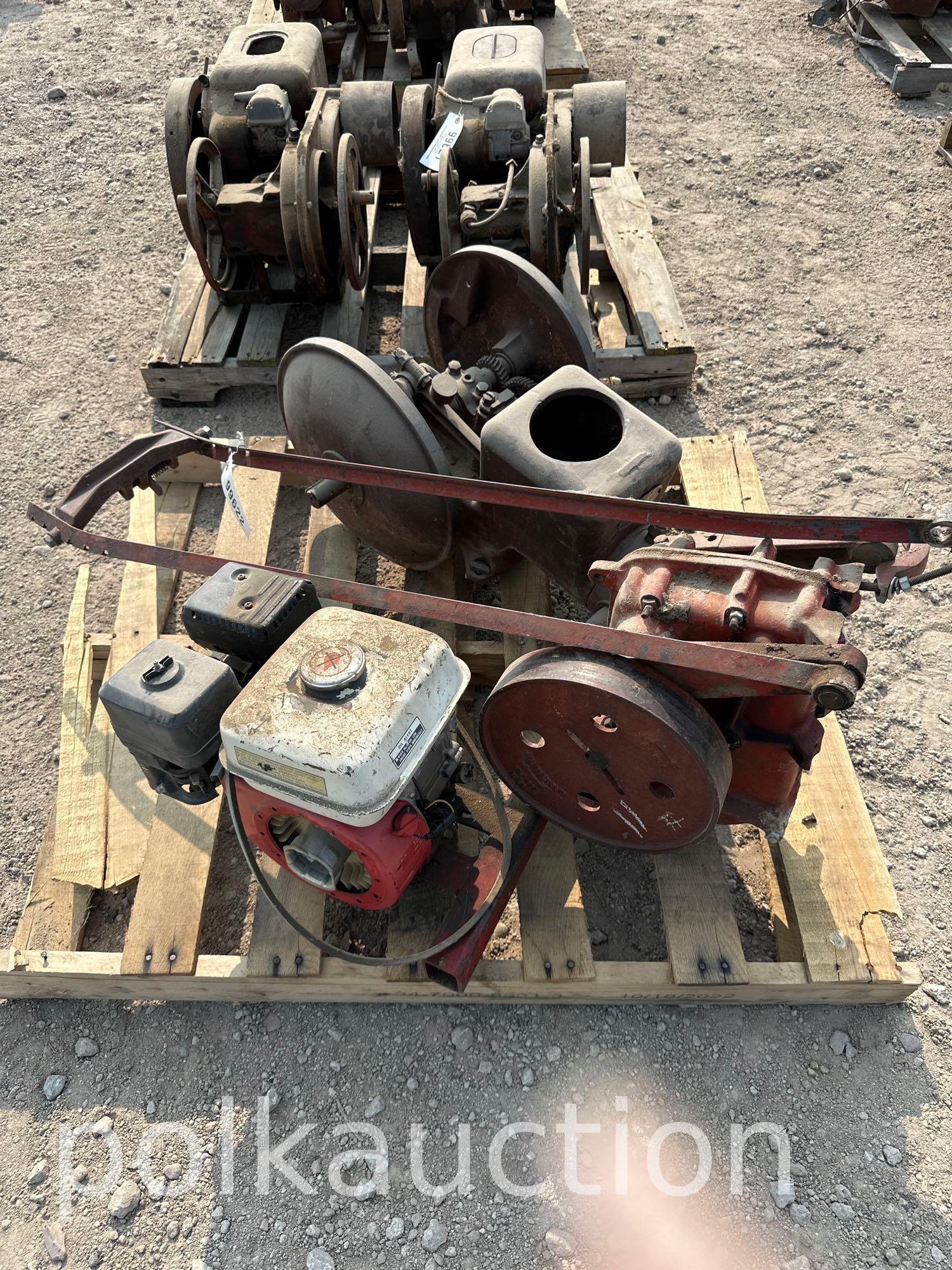 FAIRBANKS MORSE Z ENGINE & PUMP JACK w/ HONDA ENGINE