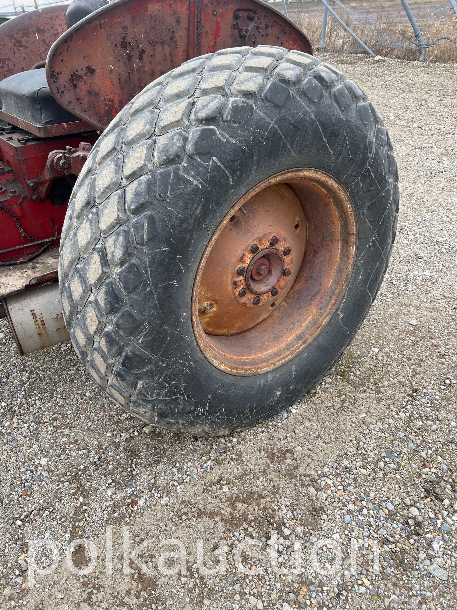 1362-INTERNATIONAL HARVESTER 330 UTILITY (SN# 4347)