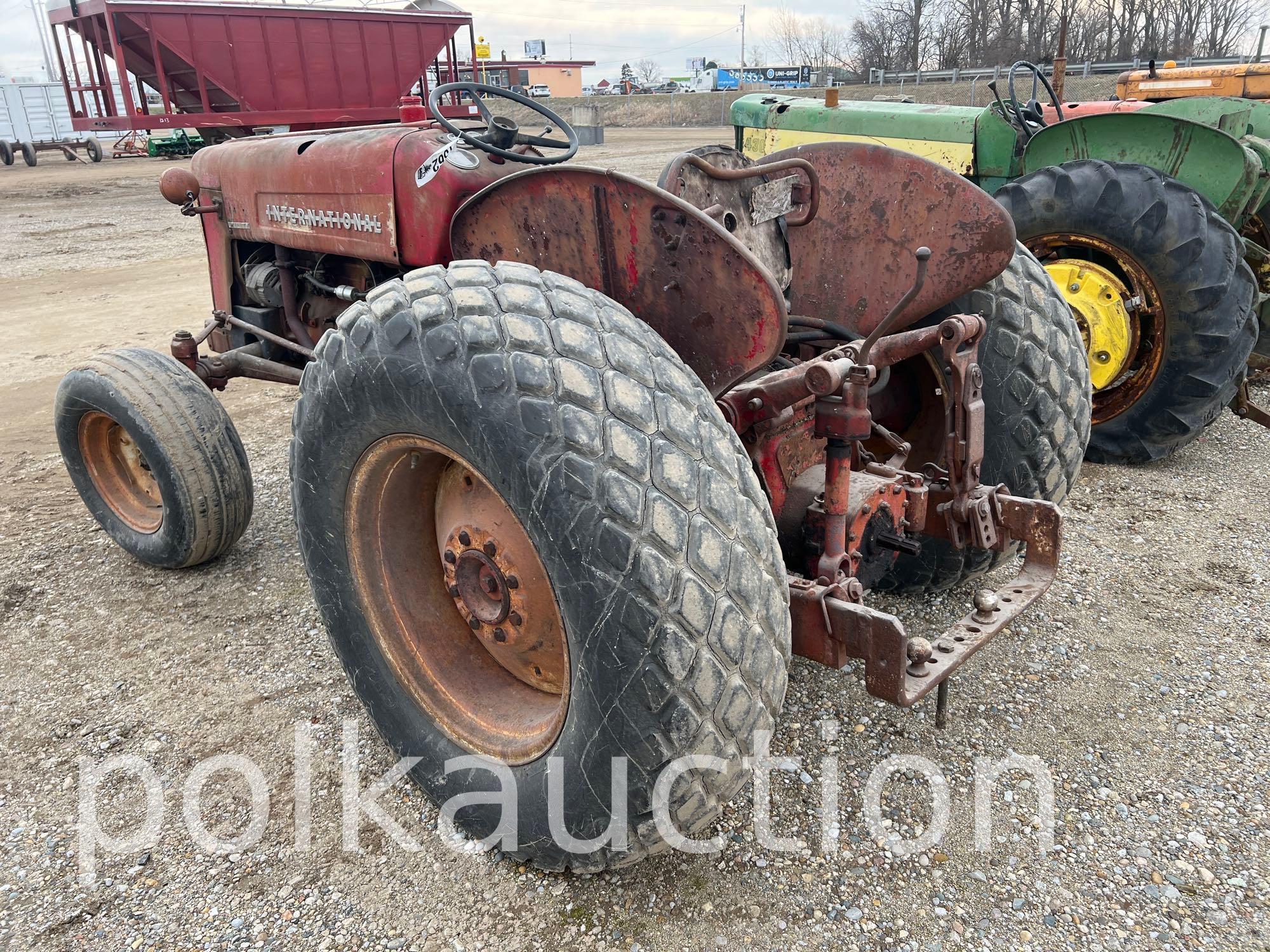 1362-INTERNATIONAL HARVESTER 330 UTILITY (SN# 4347)