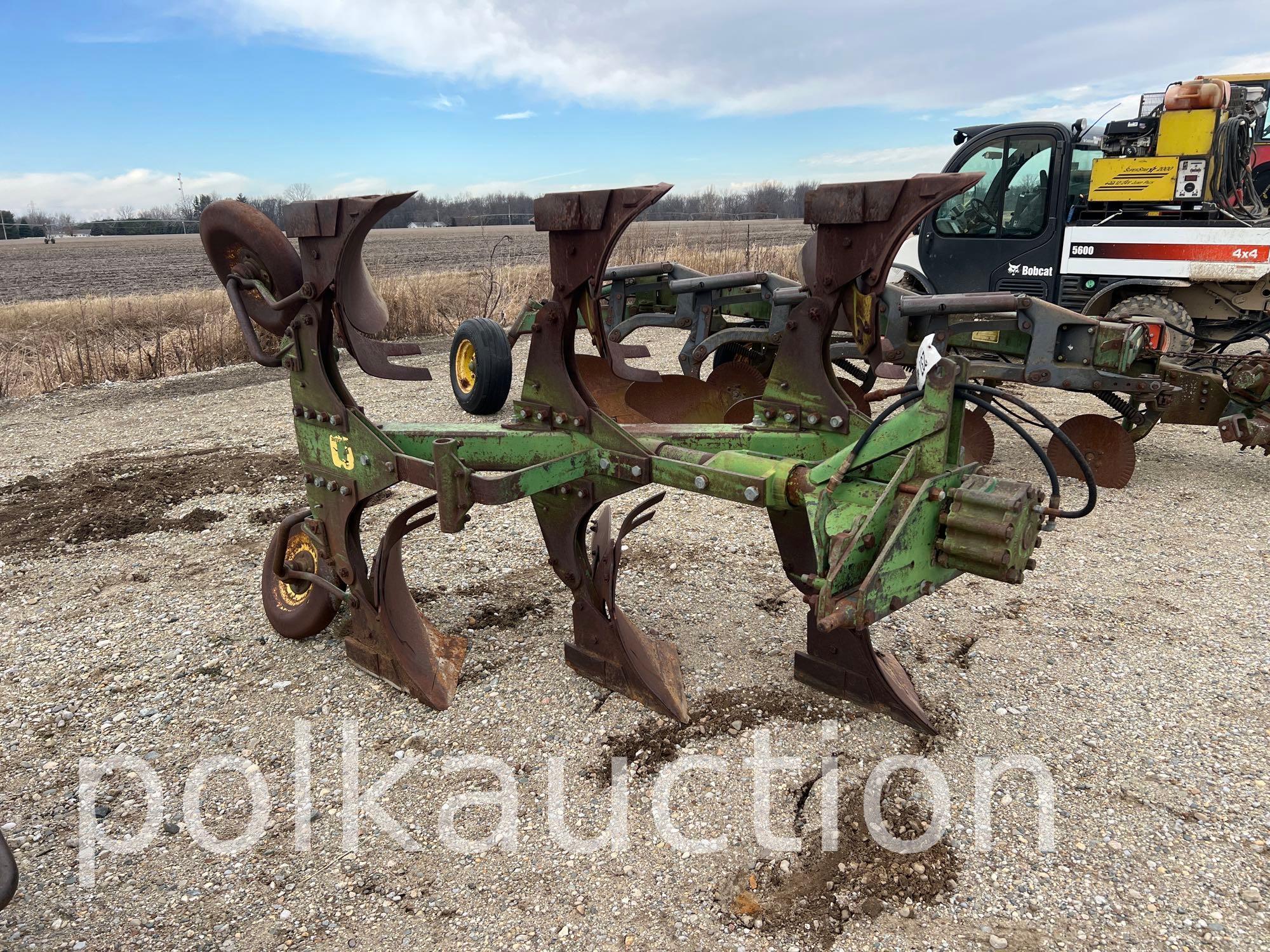 237-JOHN DEERE 3 BTM ROLLOVER PLOW